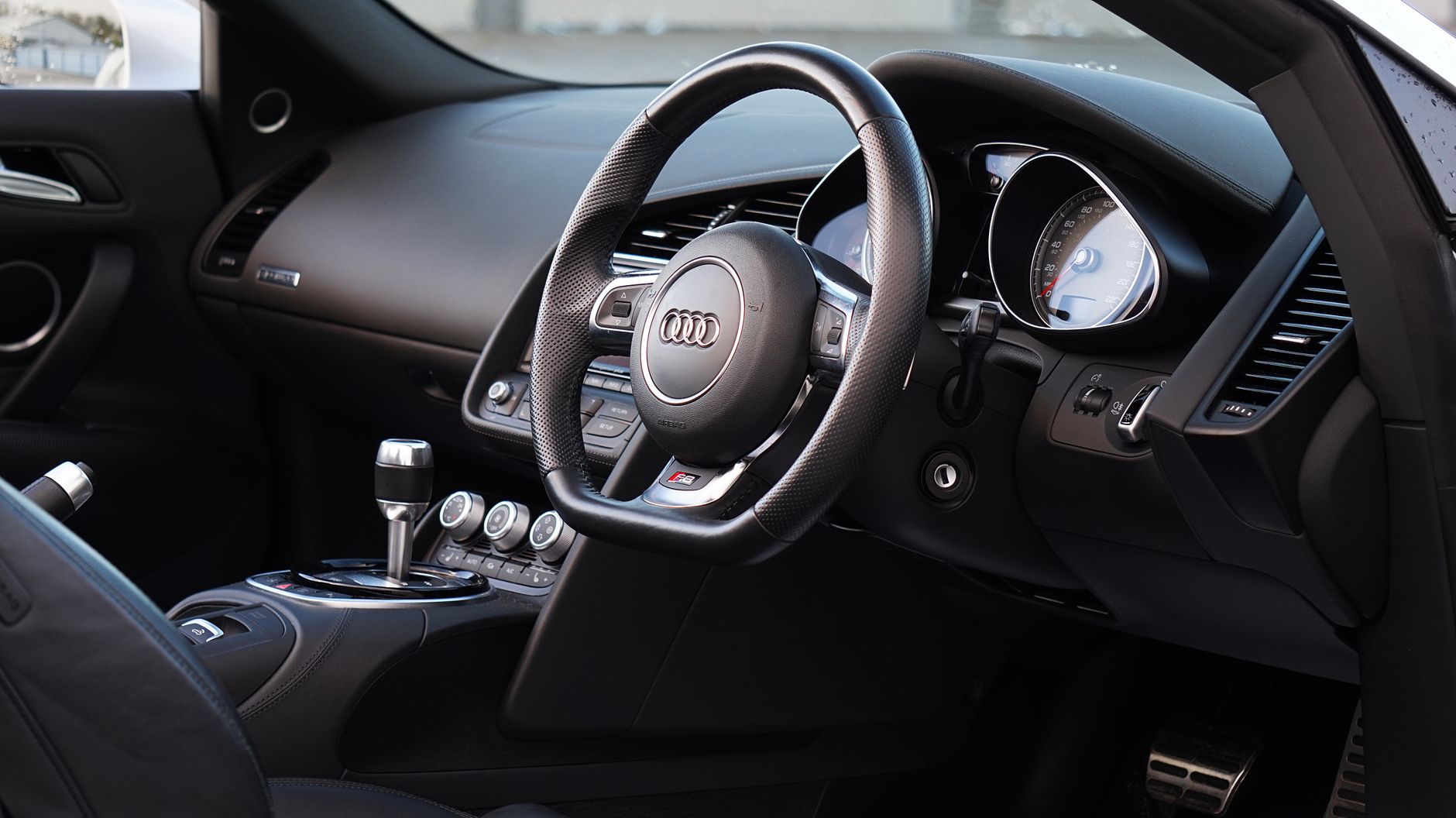 Détailing auto équipe à Vaulx-en-Velin